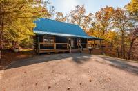 Autumn Haven Modern 3BR Cabin 15 min to Dollywood Hot tub wifi grill deck - Chambres d'hôtes Sevierville
