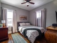 Modern & Cozy 2BR Retreat Near West Blvd - Ferienwohnung Cleveland