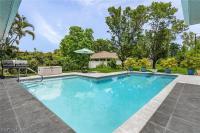 Resort Style Home with Pool Hot Tub and Game Court - B&B Cape Coral