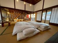 泊れる図書館 さんごさん - B&B Gotō