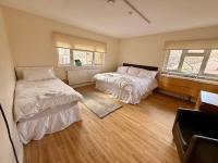 full house ROOMY BNB - B&B Troed-y-rhiw
