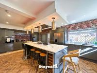 5BR Manchester Home w Jacuzzi Parking Gar… - B&B Manchester