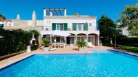 Modern 3 Bedroom Villa with Private Pool & Roof Terrace - Vilamoura - Chambres d'hôtes Quarteira