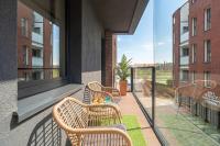 Ekskluzywny Apartament Blisko Centrum z Balkonem i Parkingiem by Renters Prestige - Chambres d'hôtes Poznan