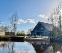 Franks Ferienhaus am See I Privatsteg I Tretboot I Spieletage I Ruhe I Natur I Angeln I luxuriös & großzügig bis zu 10 Personen - Chambres d'hôtes Twist