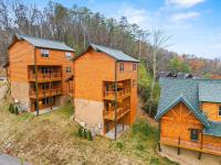 Sleeps 14 - Indoor Pool, Hot Tub, Arcade Games, Movie Theatre and Pets Welcome - Chambres d'hôtes Pigeon Forge