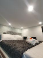 Tiny Home near Clark Airport 1BR, Loft and Netflix - Chambres d'hôtes Santa Maria