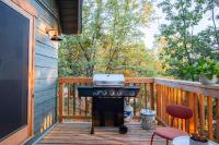 Cozy Renovated Cabin with Hot tub and EV & Amenities - B&B Arrowbear Lake