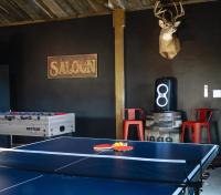 Yellowstone Fun House Hot Tub Game Room 360 Views - B&B Emigrant