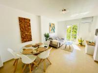 Centro Cala de Mijas - playa, bares y restaurantes a pie - Magnolia Marbella Properties - B&B La Cala De Mijas