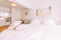 Chic Hakata Apartment Perfect for 2 Guests - B&B Fukuoka