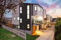 Modern Luxury 4 Bedroom House - B&B Auckland