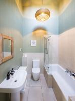 Riverbank- Glass-Fronted Riverside Stay -Hot Tub - Ferienwohnung Killin