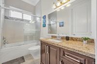 Tranquil Oakridge Ensuite Stay - near Skytrain - Chambres d'hôtes Vancouver
