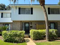 Easy Walk to the Beach with King Bed, Pool, and Bikes - B&B Saint Simons Island