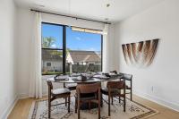 Stylish 3-Story Townhome Hot Tub & Fireplace - Chambres d'hôtes Nashville