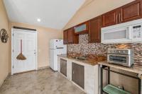 3br,3ba home near Downtown and Airport, Walk to the Stadium - Chambres d'hôtes Tampa