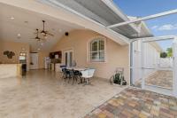 3br,3ba home near Downtown and Airport, Walk to the Stadium - Chambres d'hôtes Tampa