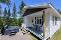 Chic Shack with spa - near Massif Charlevoix & MSA - B&B Saint-Tite-des-Caps