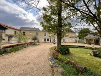 Manoir Tour Carree - Bed and Breakfast Loudun