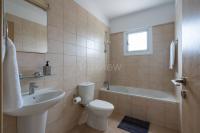 2BR Apartment with Amazing View and Pool in Kiti - Chambres d’hôtes Kíti