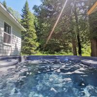 Chalet with Spa in the Forest- Nature Awaits - B&B Saint-Tite-des-Caps