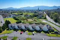 3 Bed House Sleeps 8 -Garden - Free Parking - WiFi - B&B Killarney