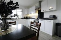 8-Central & Stylish 1 Bedroom Apartment with Additional double bed sleeping area FREE PARKING - Chambres d'hôtes Colchester