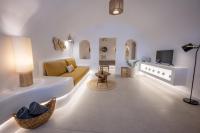 Junior Cave Villa with Outdoor Hot Tub and Caldera View