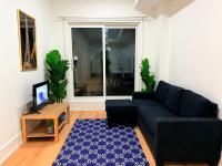 Private 2-Bedroom Basement Suite with Patio, Free Parking & Laundry - Bed and Breakfast Toronto