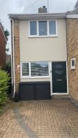 House - Sleeps 6 - Private Garden & Parking - B&B Wokingham