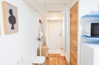 JR Shin-Osaka 1 min Airport direct Namba Umeda USJ direct 2 beds 3 people Wet and dry separation and kitchen - Chambres d'hôtes Osaka