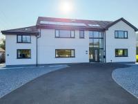 A Spacious Countryside Retreat for up to 16 Guests - B&B Llanarthne