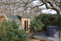 The Waterline Cabin Hot Tub & Sauna - B&B Barmouth