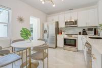 Modern 2BR with Jacuzzi BBQ Near Beach & FLL - B&B Hallandale