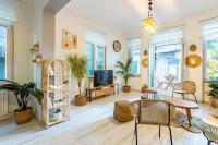 Urban Balcony Retreat- Near Galata Metro - B&B Estambul
