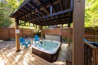 Cozy Mt Hood Adventures home with hot tub - Ferienwohnung Rhododendron