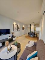 Urban Modern Design Two Bedroom Apartment (Full Lake and City View)