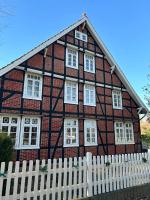 Zentral und ruhig, charmante Altbauwohnung - Bed and Breakfast Helpsen