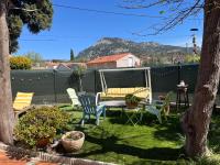 Perle rare, F4 rdc avec jardin privé, parkings gratuits, borne recharge IRVE, clim, calme, idéal famille & pro, 10 min centre-ville, gare et plages bus direct - B&B Toulon