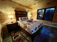 Twin Peaks - RRG Condominium w Hot Tub - B&B Pine Ridge