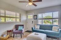 Private Yard & Patio! Tampa Bay Family Getaway - B&B St. Petersburg