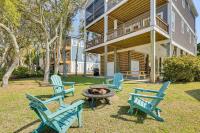 Spacious Coastal Gem on Oak Island 100 Yds to Sand - B&B Oak Island