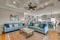 Spacious Coastal Gem on Oak Island 100 Yds to Sand - B&B Oak Island