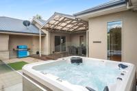 Meet Me at Maple Dual Living Sleeps 11 Spa Newtown - Bed and Breakfast Newtown and Chilwell
