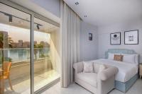Zimmer mit Queensize-Bett und Balkon