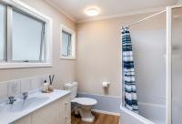 Spa & Play at Rainbow Point - Bed and Breakfast Taupo