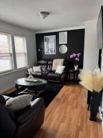 Cozy Chicago 3bd Apt - free parking & fast WiFi! - B&B Chicago