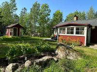Cozy cottage with terrace, garden & nature - B&B Kvicksund