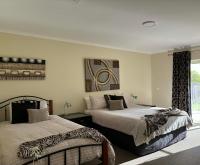 Deluxe Apartment with Valley Views